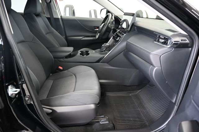 Used 2023 Toyota Venza LE image 11