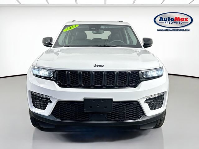 Used 2023 Jeep Grand Cherokee Limited w/ Black Appearance Package AWD/4WD image 7