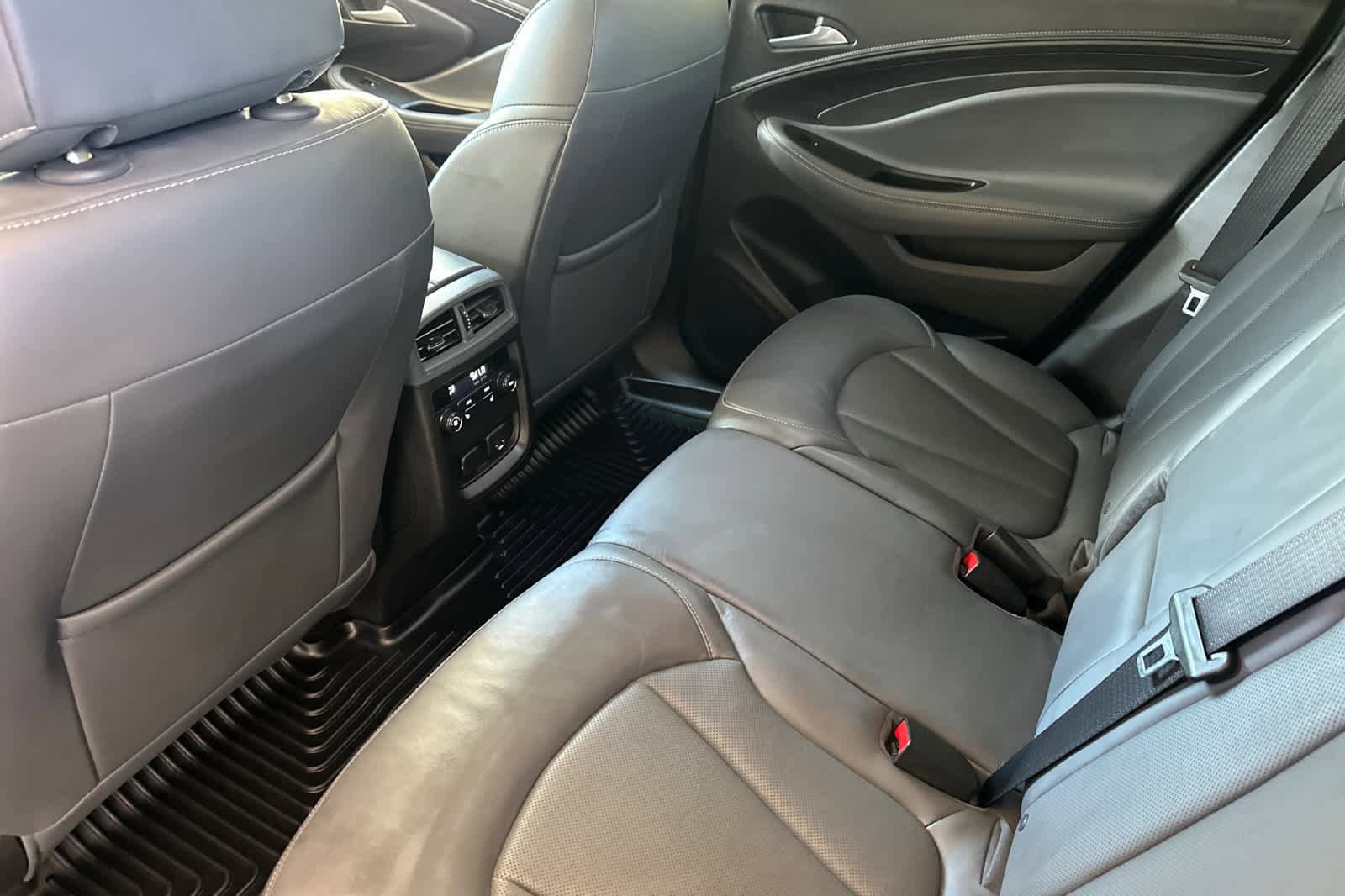Used 2020 Buick Envision Essence FWD image 11