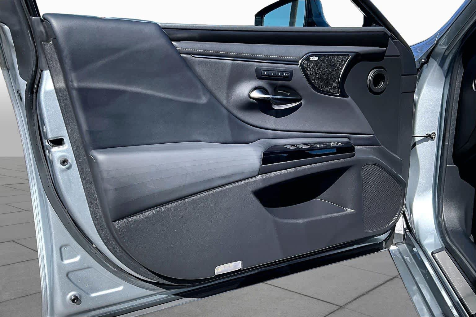 Used 2022 Lexus ES 300h w/ Accessory Package FWD image 20