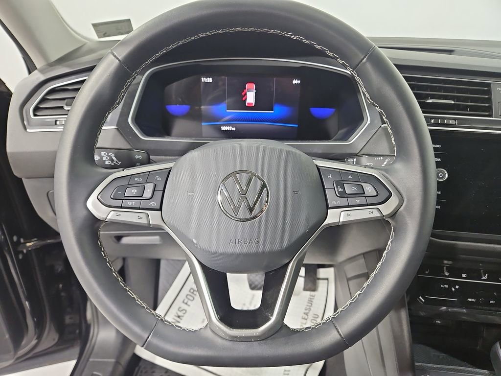 Certified 2024 Volkswagen Tiguan SE w/ Panoramic Sunroof Package image 17