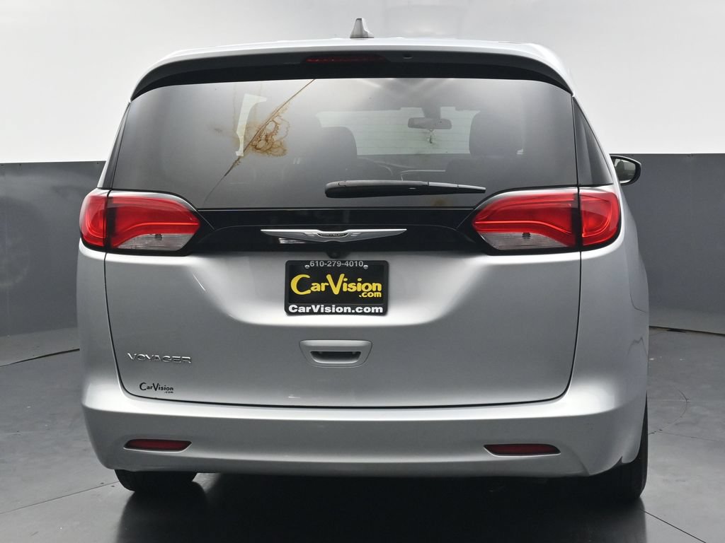 Used 2022 Chrysler Voyager LX FWD image 7