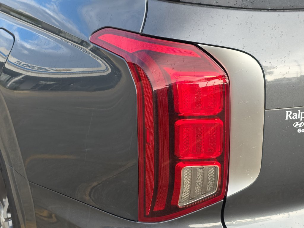 Used 2022 Hyundai Palisade Limited w/ Cargo Package FWD image 16
