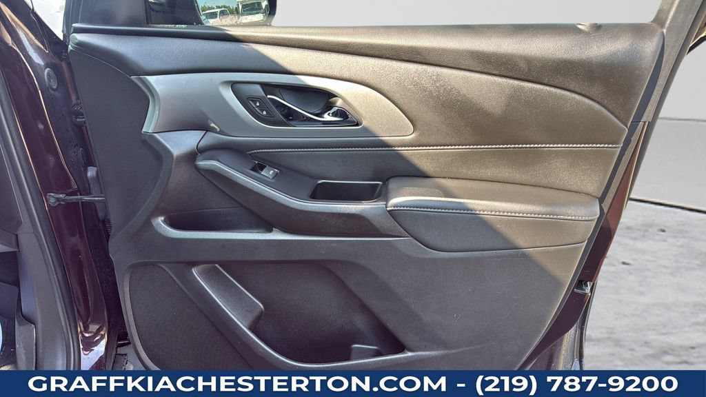 Used 2023 Chevrolet Traverse LT FWD image 23
