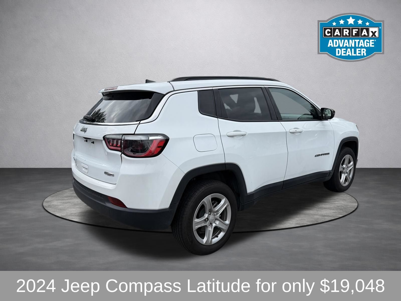 Used 2024 Jeep Compass Latitude AWD/4WD image 5