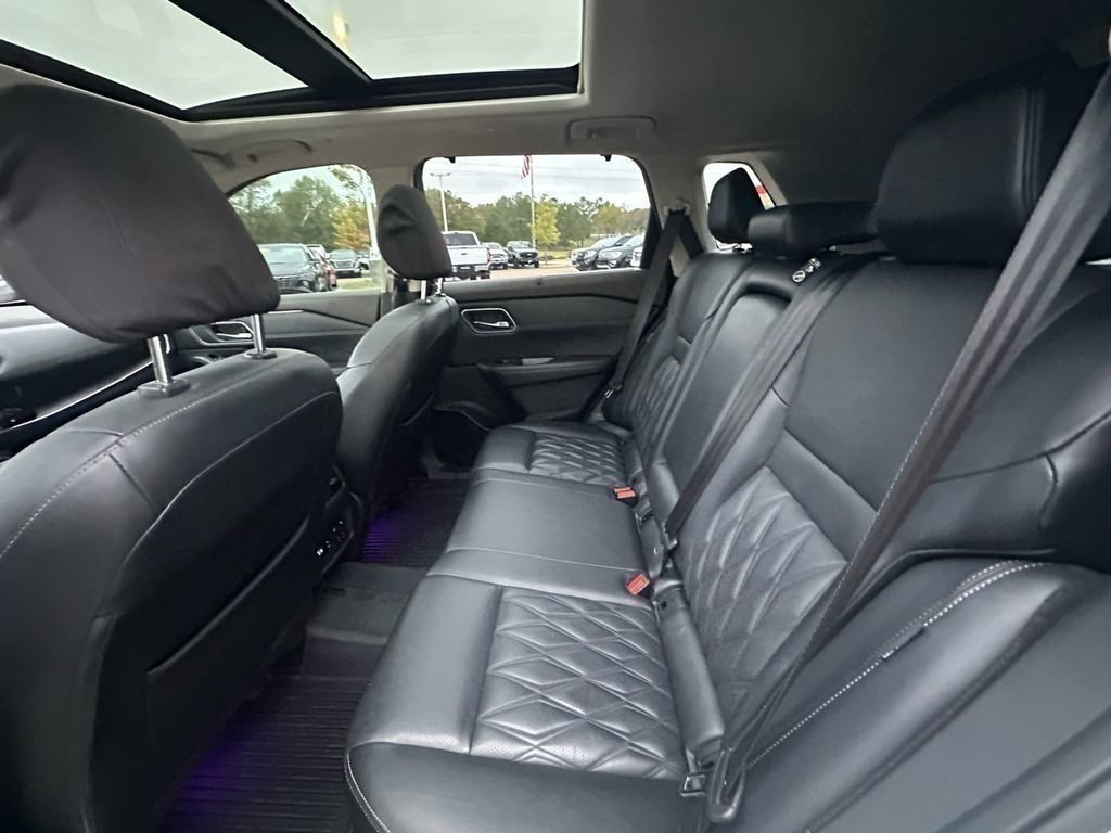 Used 2022 Nissan Rogue Platinum w/ Head-Up Display Package image 10