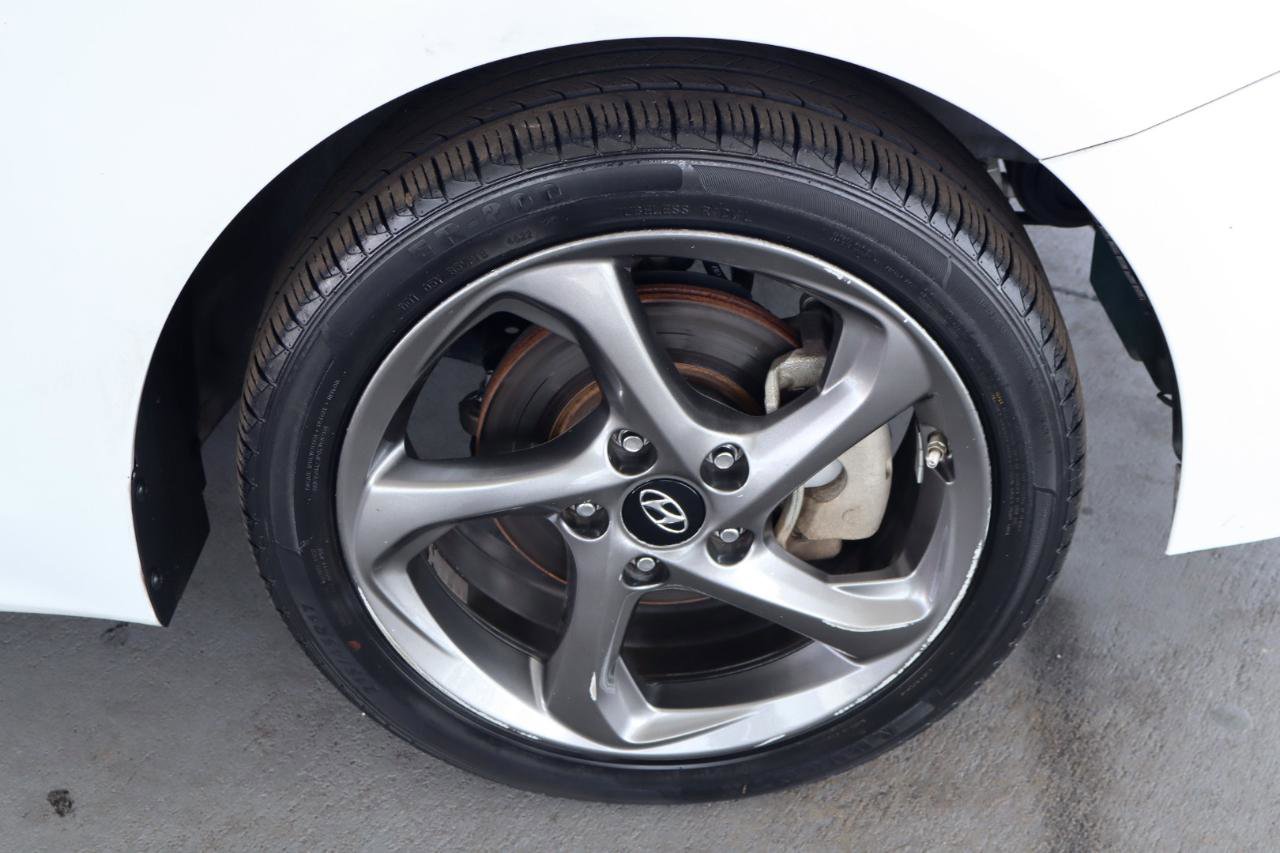 Used 2020 Hyundai Veloster 2.0 FWD image 38