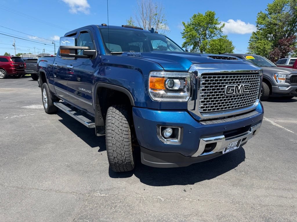 Used 2017 GMC Sierra 2500 Denali w/ Duramax Plus Package AWD/4WD image 3