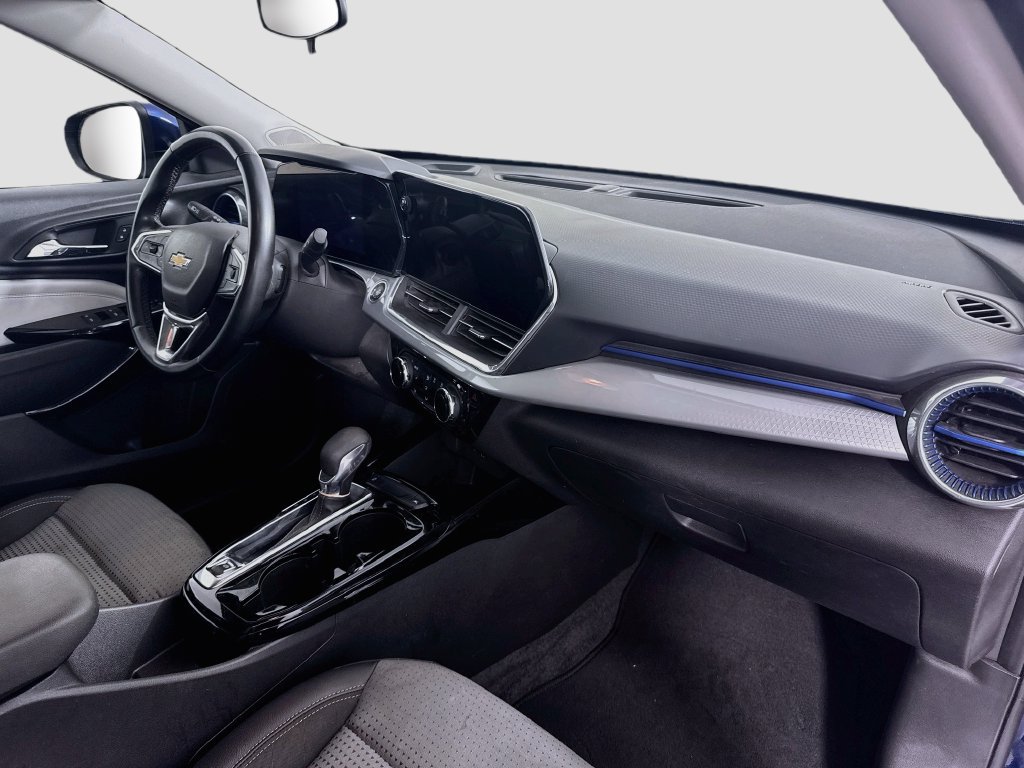 Used 2024 Chevrolet Trax LT w/ LT Convenience Package FWD image 29