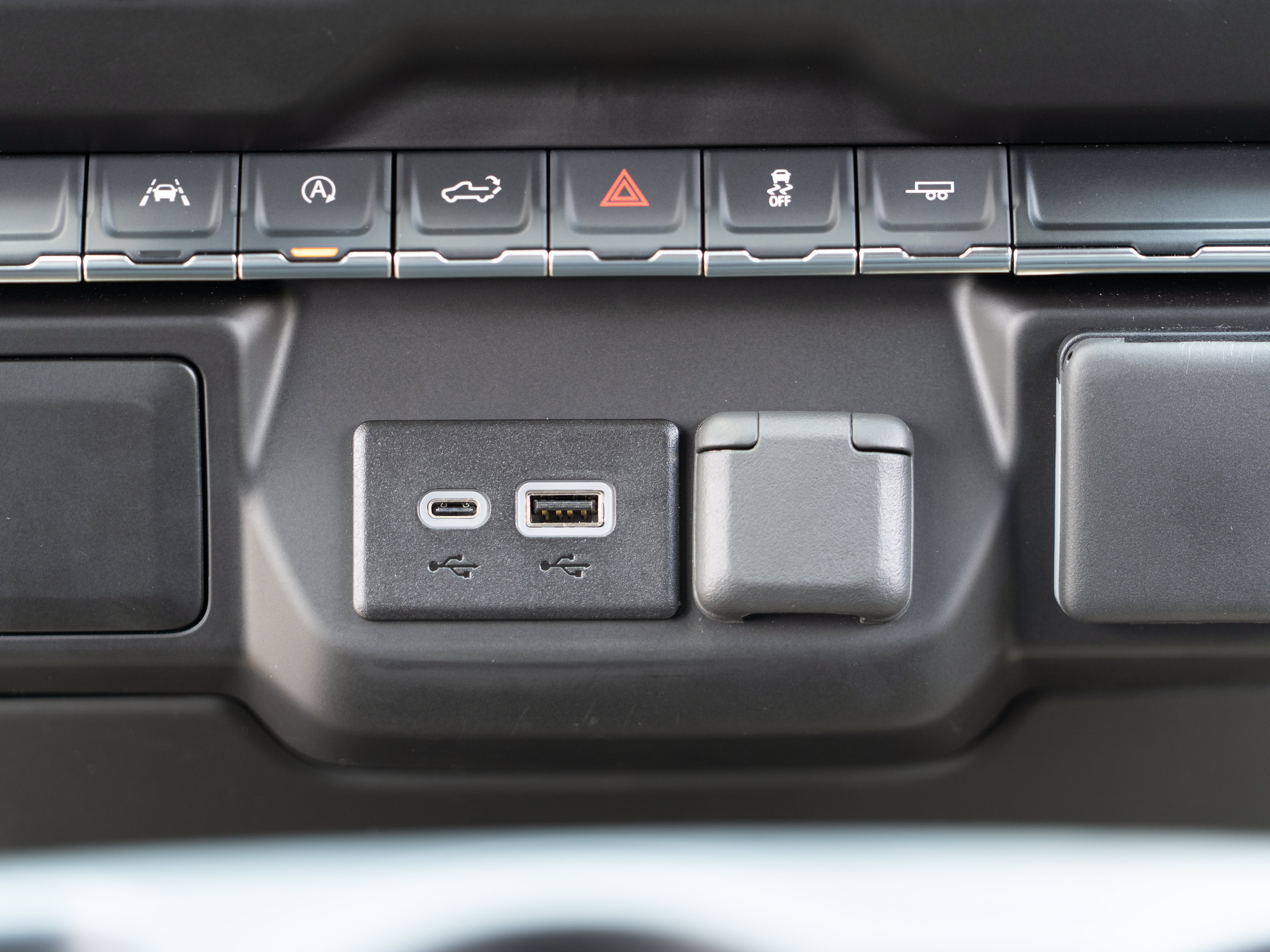 Used 2026 Chevrolet Silverado 1500 Custom RWD image 32
