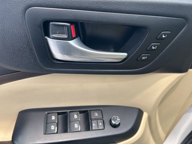 Used 2017 Toyota Highlander Limited image 9