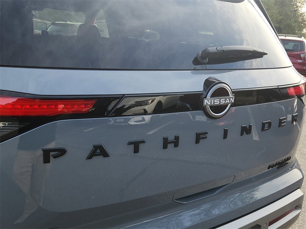 New 2025 Nissan Pathfinder Platinum image 11