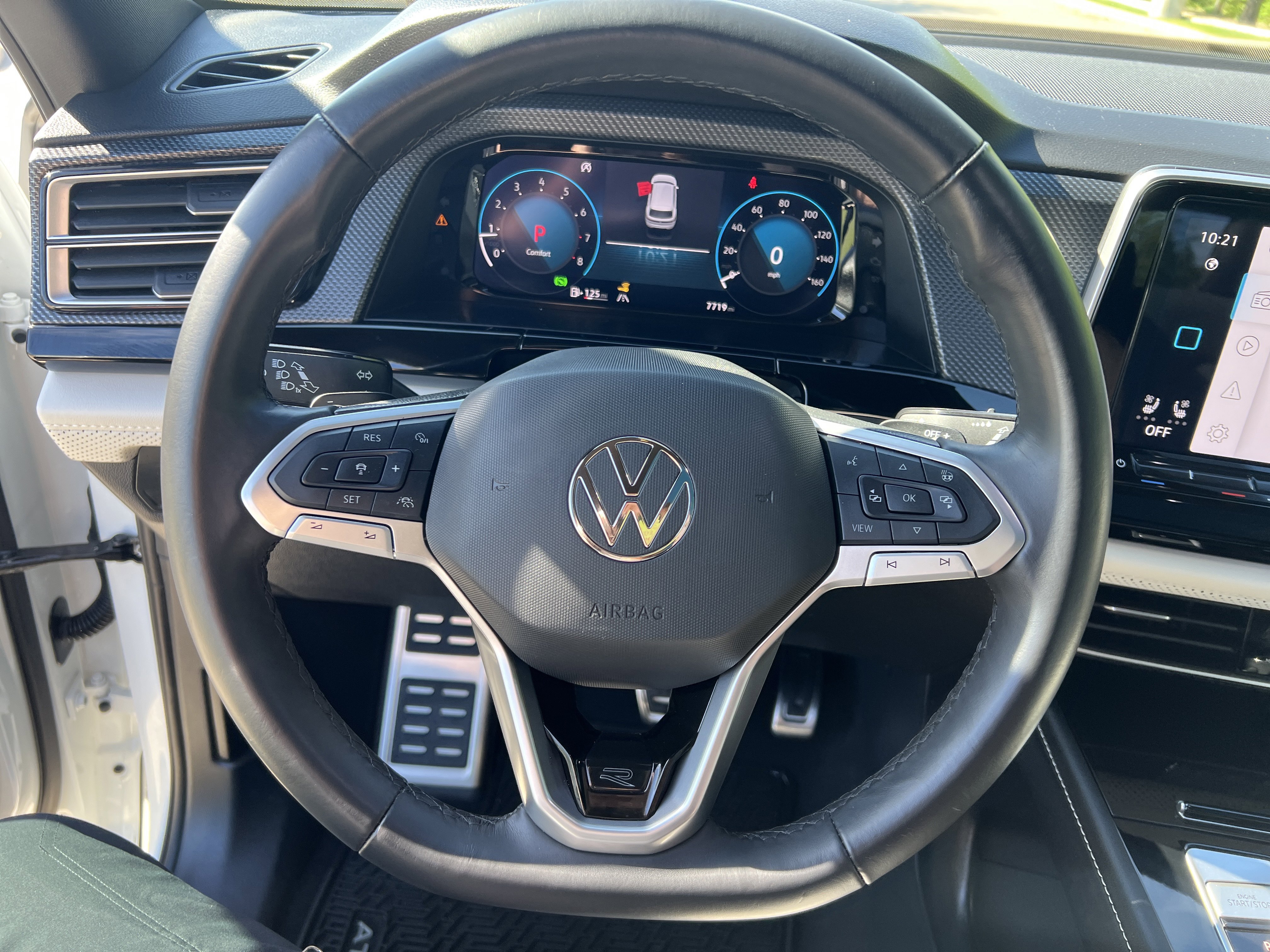 Used 2025 Volkswagen Atlas Cross Sport SEL Premium R-Line image 17