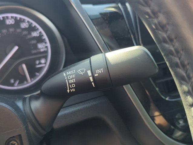 Used 2023 Toyota Camry SE image 19