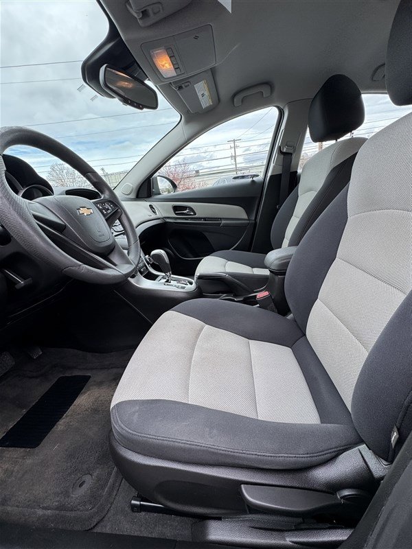 Used 2015 Chevrolet Cruze LS FWD image 10