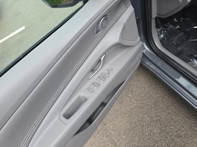 New 2026 Hyundai Elantra Sport FWD image 23