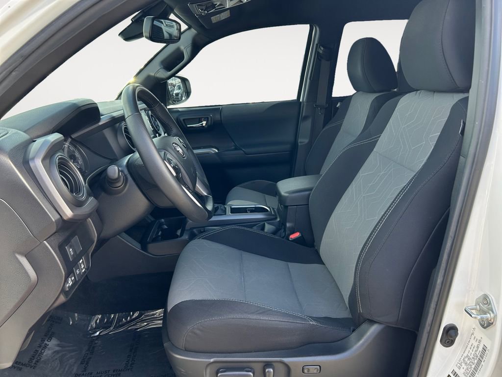 Used 2022 Toyota Tacoma TRD Off-Road w/ Technology Package AWD/4WD image 7