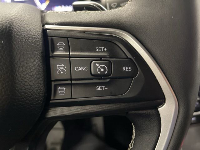 Used 2025 Jeep Grand Cherokee Altitude AWD/4WD image 36