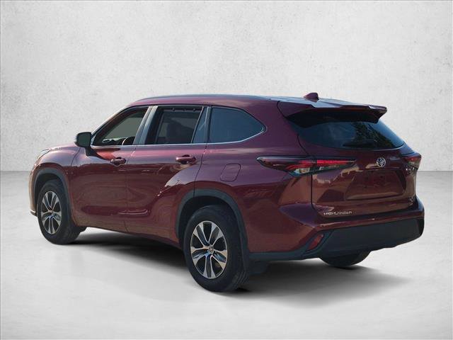 Used 2025 Toyota Highlander XLE FWD image 6