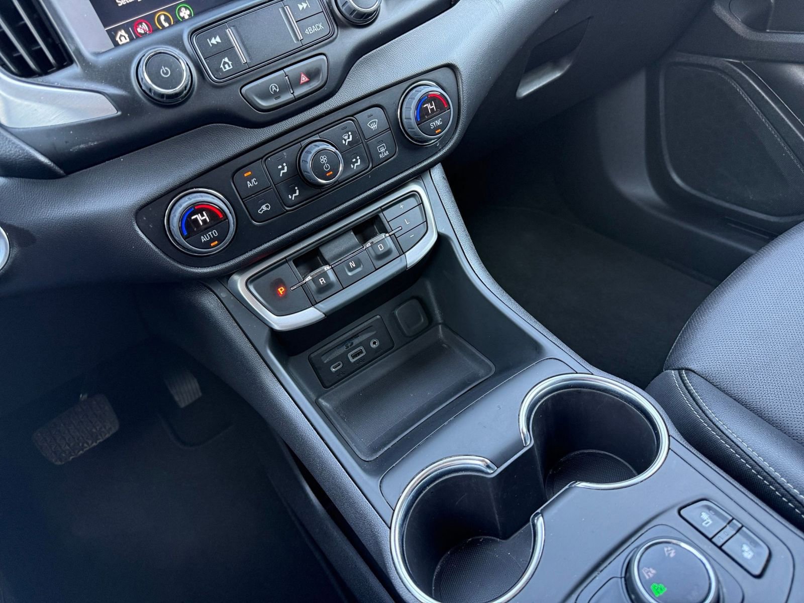 Used 2024 GMC Terrain SLT image 42