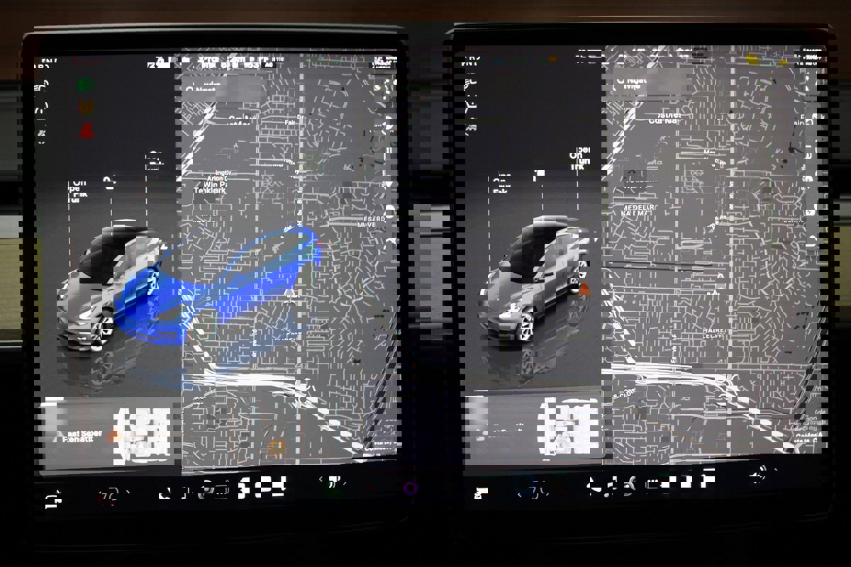 Used 2022 Tesla Model 3 Standard Range image 26