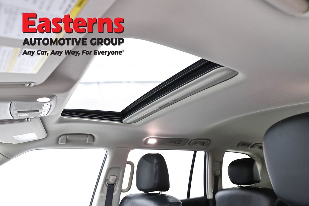 Used 2024 Nissan Armada SL w/ Captain's Chairs Package image 39