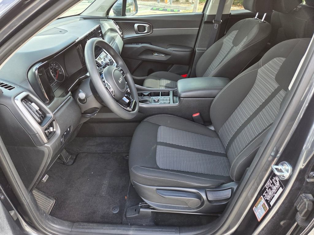 Used 2022 Kia Sorento LX image 19