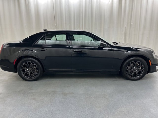 Used 2023 Chrysler 300 Touring L w/ Popular Equipment Group image 7