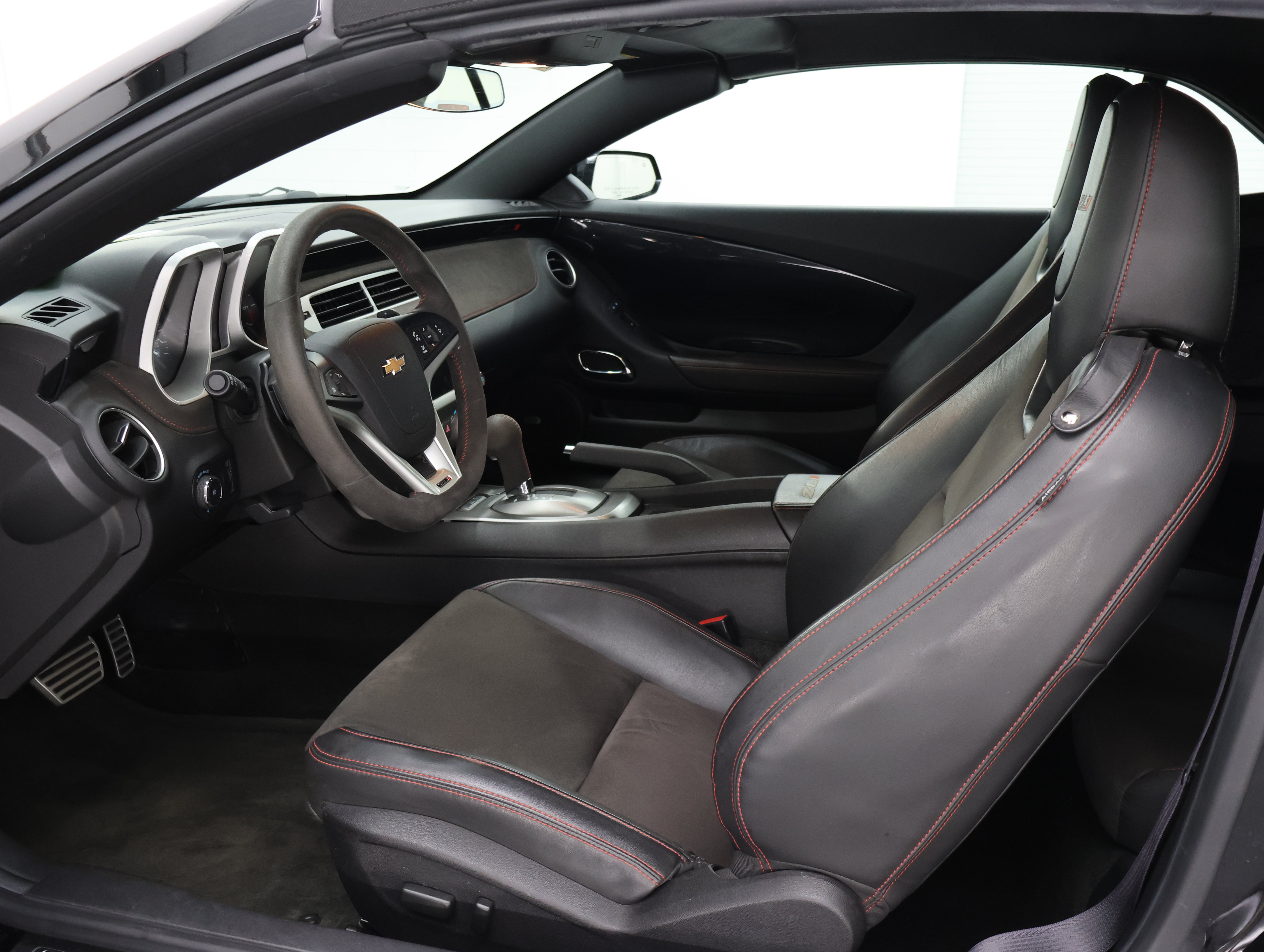 Used 2015 Chevrolet Camaro ZL1 RWD image 8