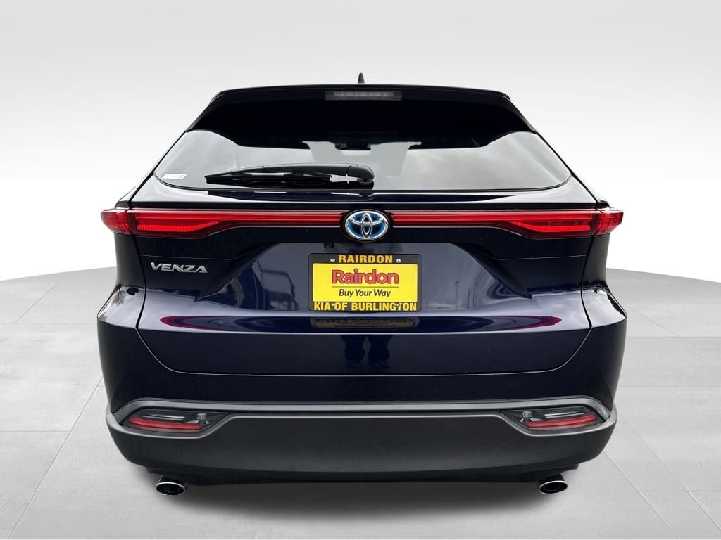 Used 2023 Toyota Venza LE image 7