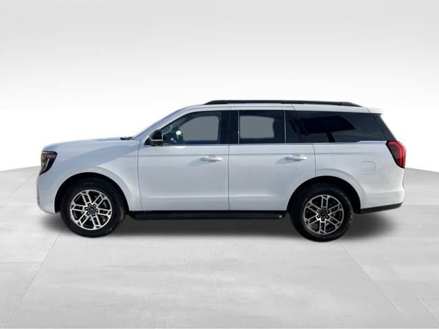 Used 2025 Ford Expedition Active AWD/4WD image 3