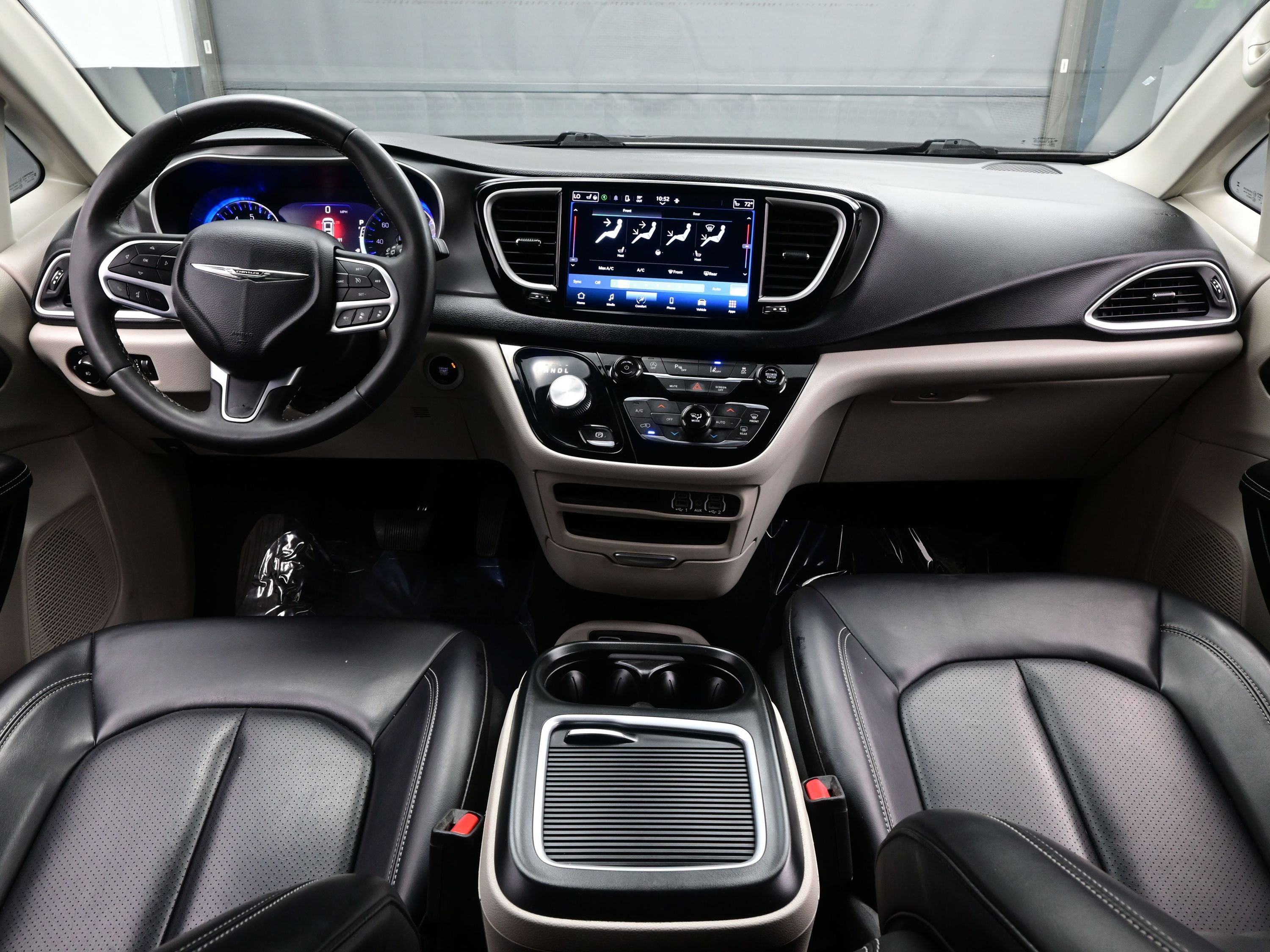 Used 2023 Chrysler Pacifica Touring-L image 18