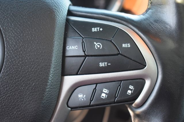 Used 2020 Jeep Grand Cherokee Overland AWD/4WD image 32