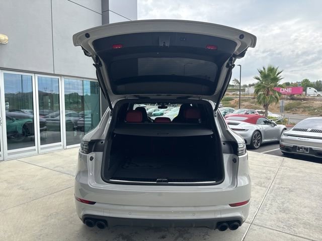 Used 2022 Porsche Cayenne Platinum Edition AWD/4WD image 11