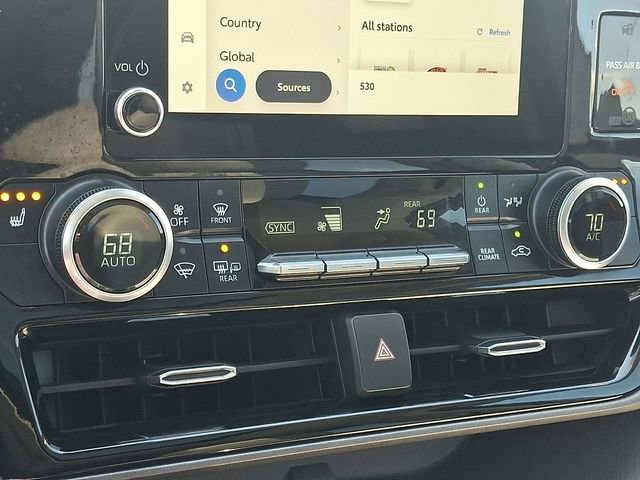 Used 2023 Toyota Highlander XLE image 17