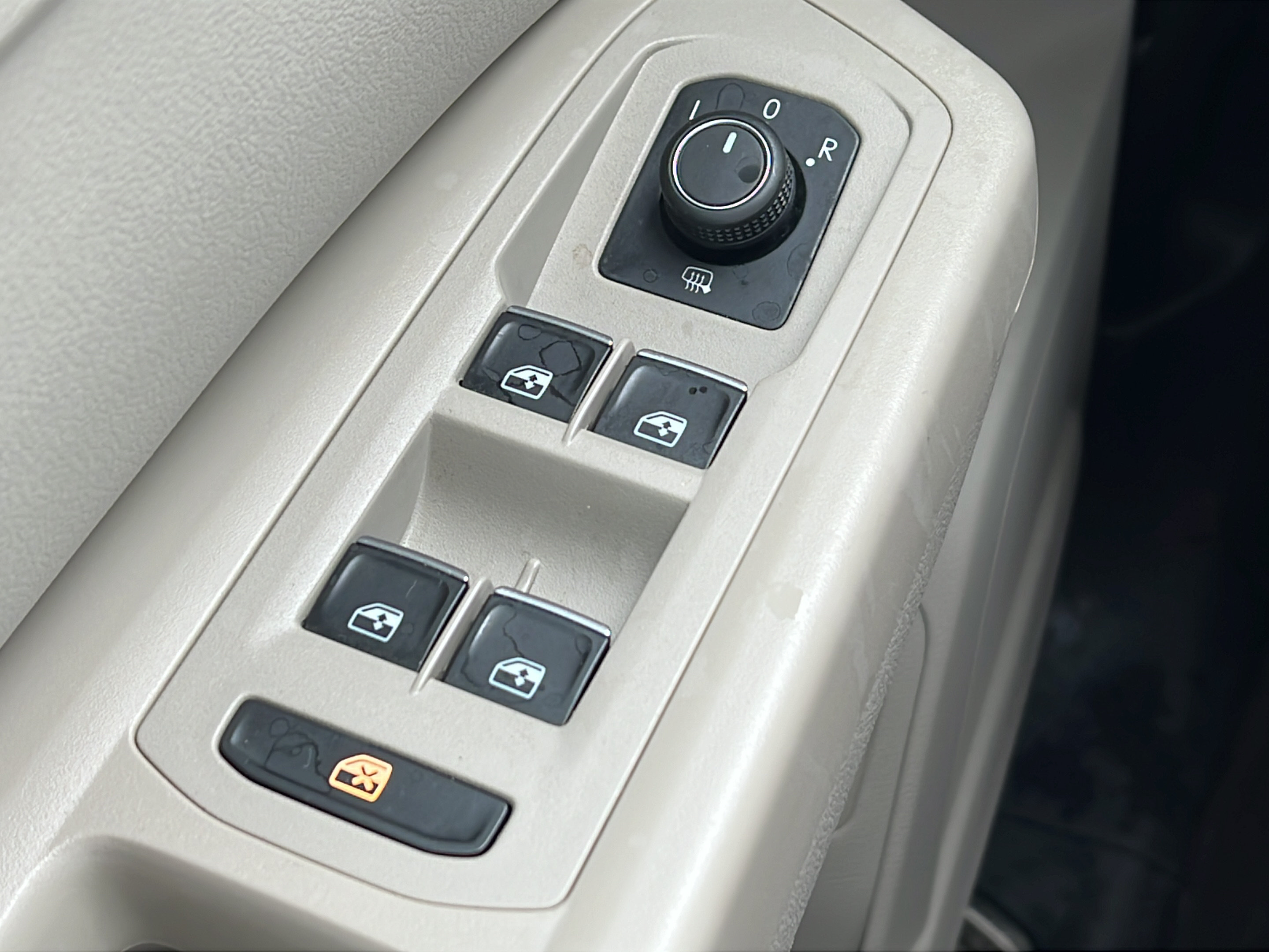 Used 2018 Volkswagen Atlas SEL FWD image 20