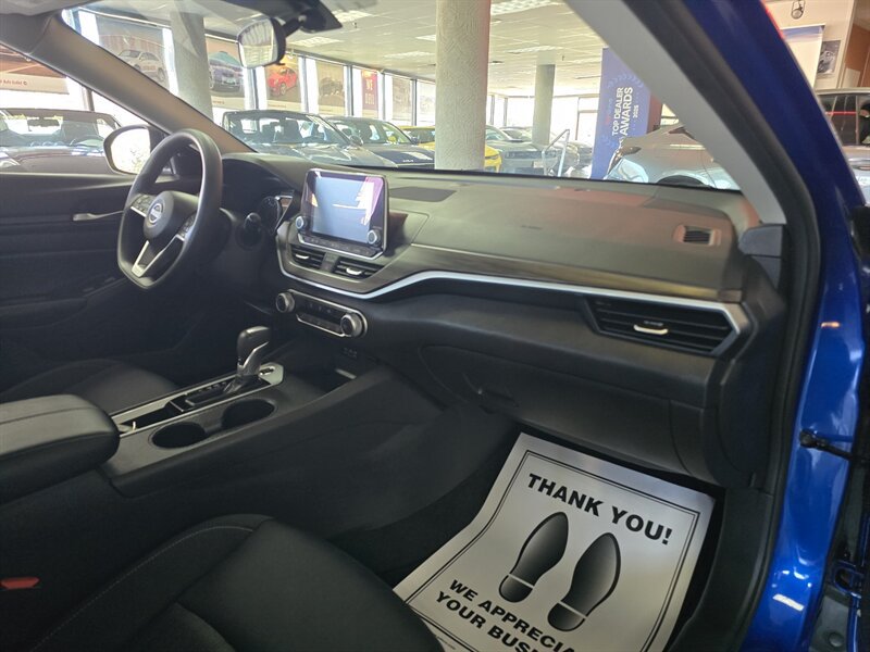 Used 2025 Nissan Altima 2.5 SV FWD image 14