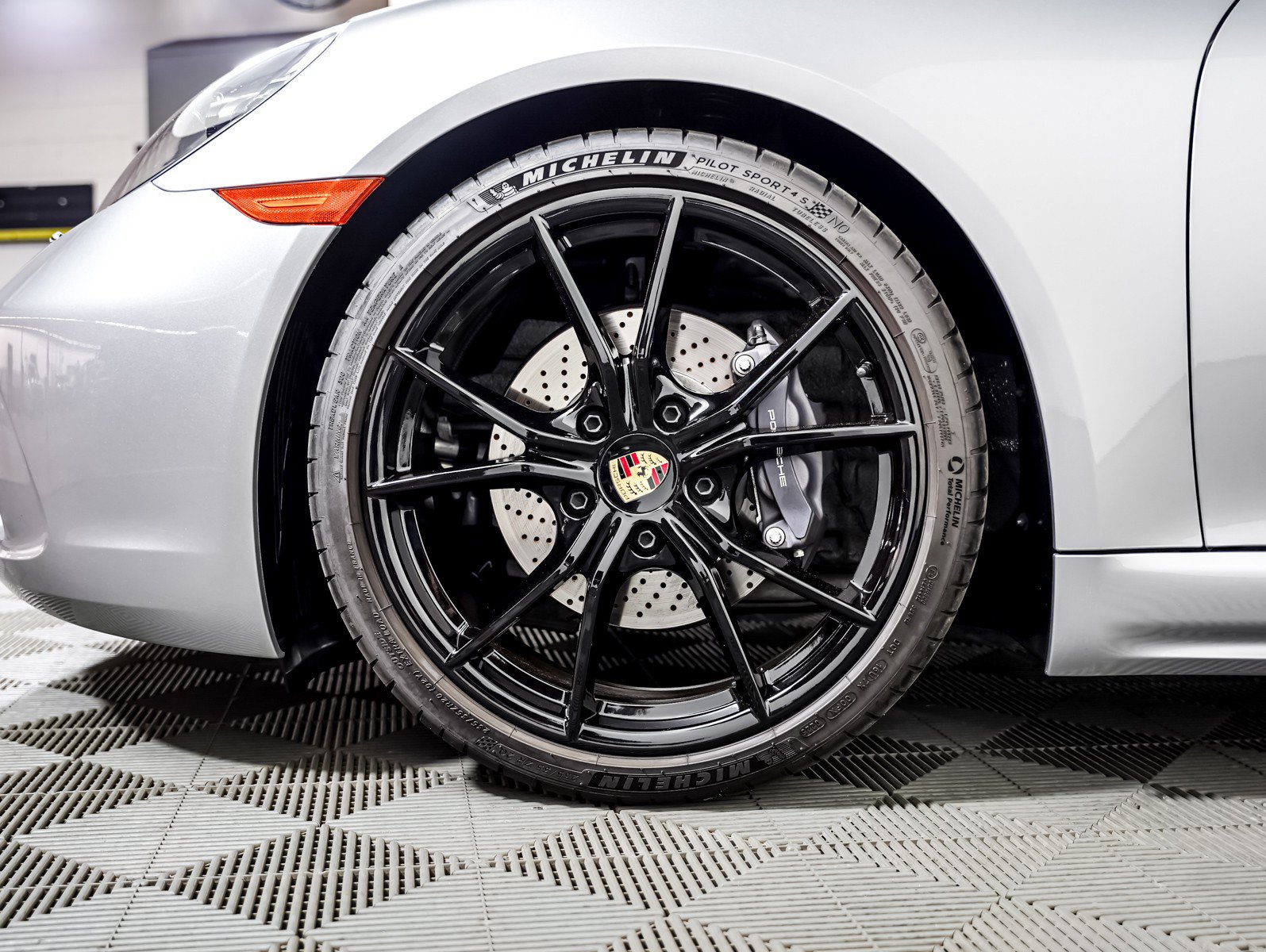 Certified 2025 Porsche 718 Cayman RWD image 12