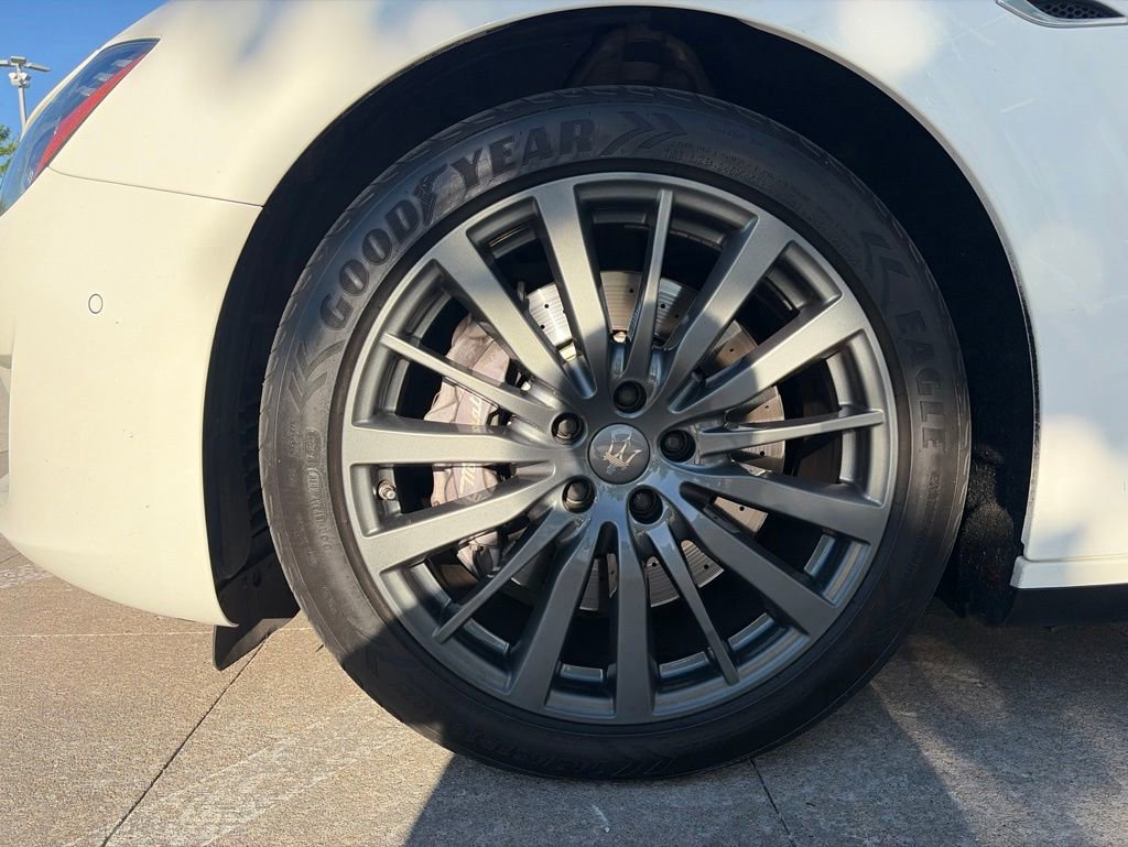 Used 2020 Maserati Ghibli S Q4 AWD/4WD image 32