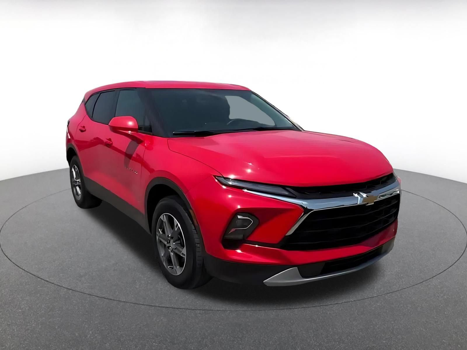Used 2025 Chevrolet Blazer LT FWD image 3