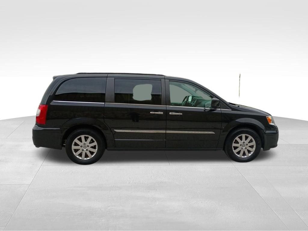 Used 2015 Chrysler Town & Country Touring w/ Driver Convenience Group image 6