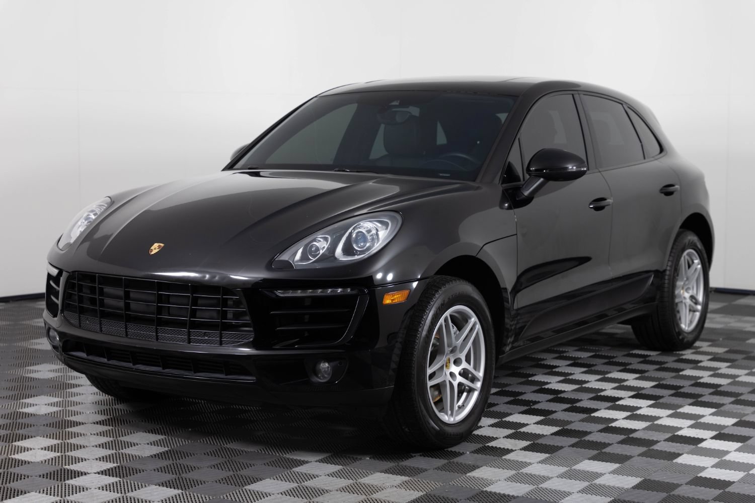 Used 2017 Porsche Macan AWD/4WD image 2