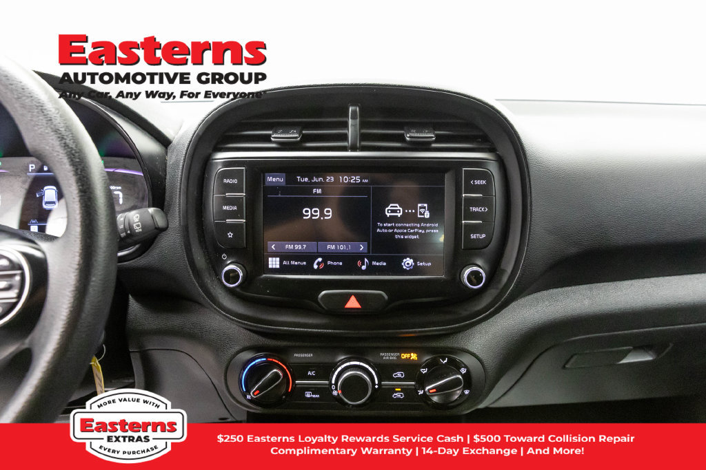 Used 2023 Kia Soul LX w/ LX Technology Package FWD image 13
