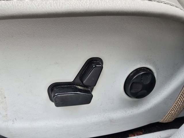 Used 2020 Jeep Cherokee Limited image 17