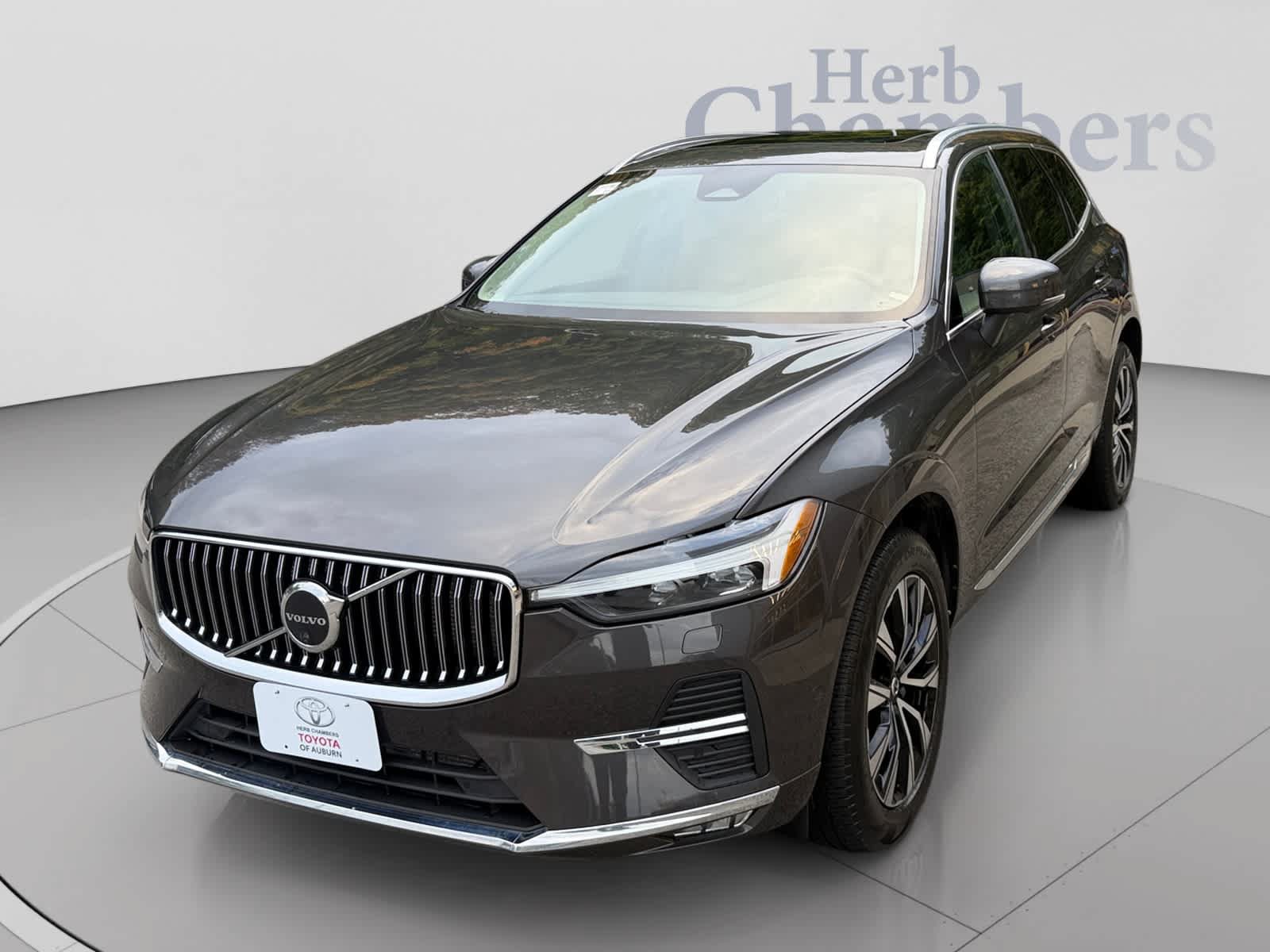 Used 2023 Volvo XC60 B5 Plus AWD/4WD image 11
