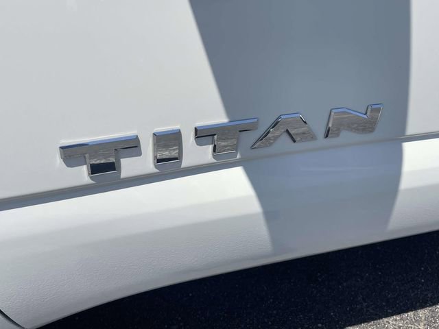 Used 2024 Nissan Titan SV w/ SV Convenience Package image 9