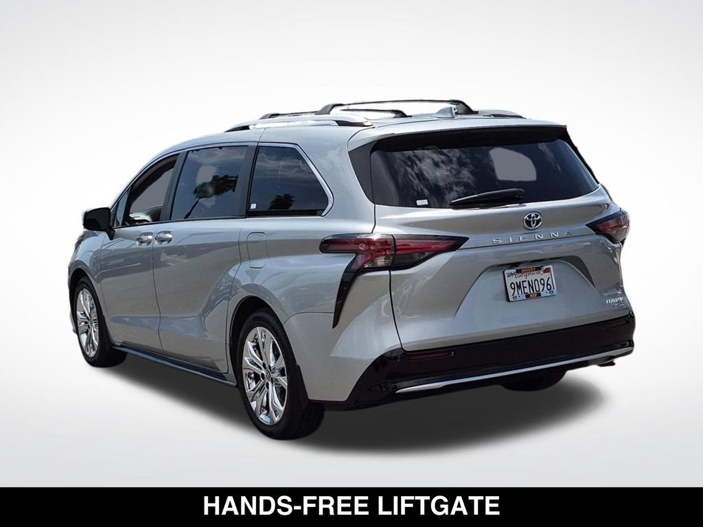 Used 2024 Toyota Sienna Platinum FWD image 7