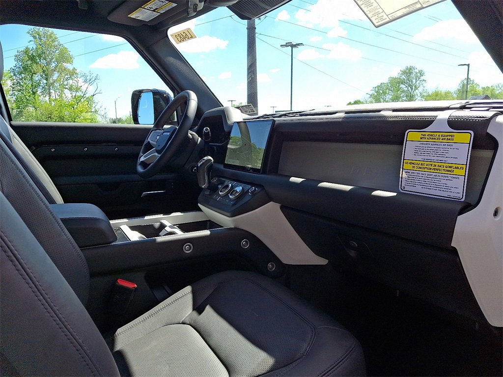 New 2025 Land Rover Defender 110 S image 6