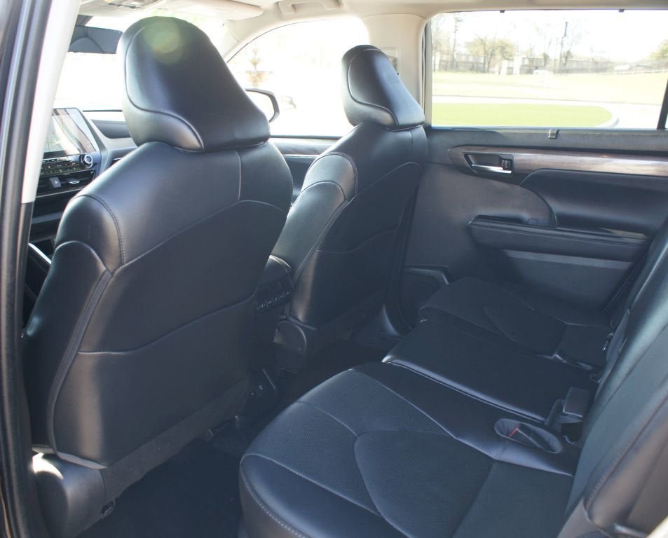Used 2022 Toyota Highlander Limited AWD/4WD image 16