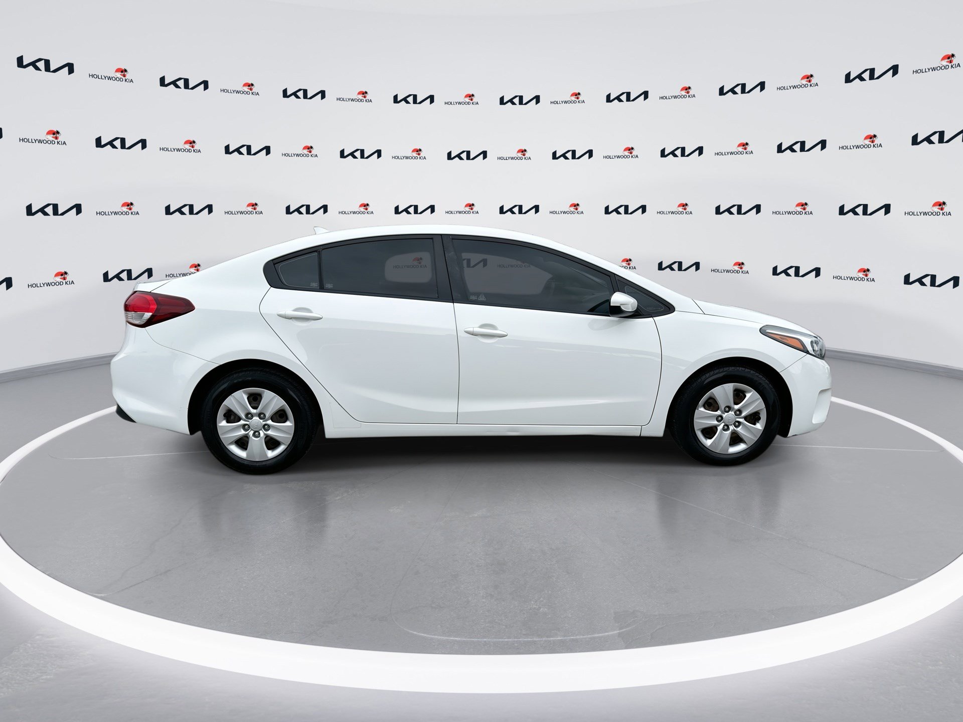 Used 2018 Kia Forte LX image 9